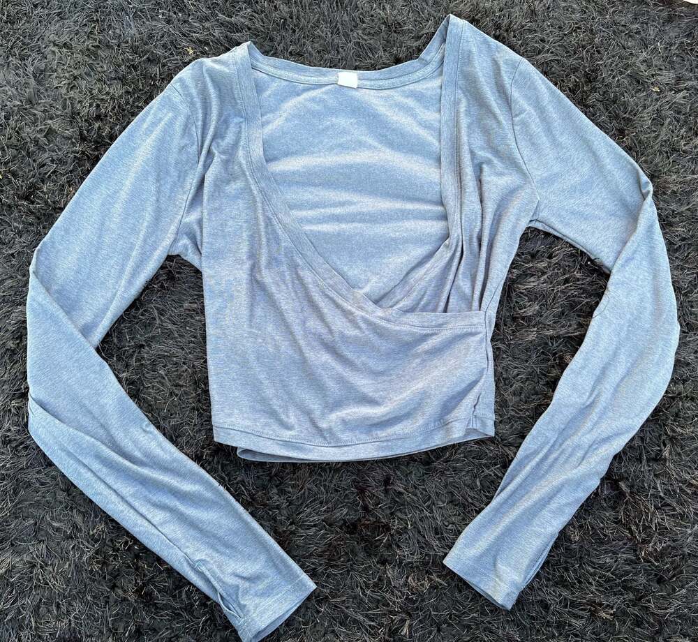 Cloudmotion Size S Go-Dry Long Sleeve Wrap Top and Floral Capri Leggings Set